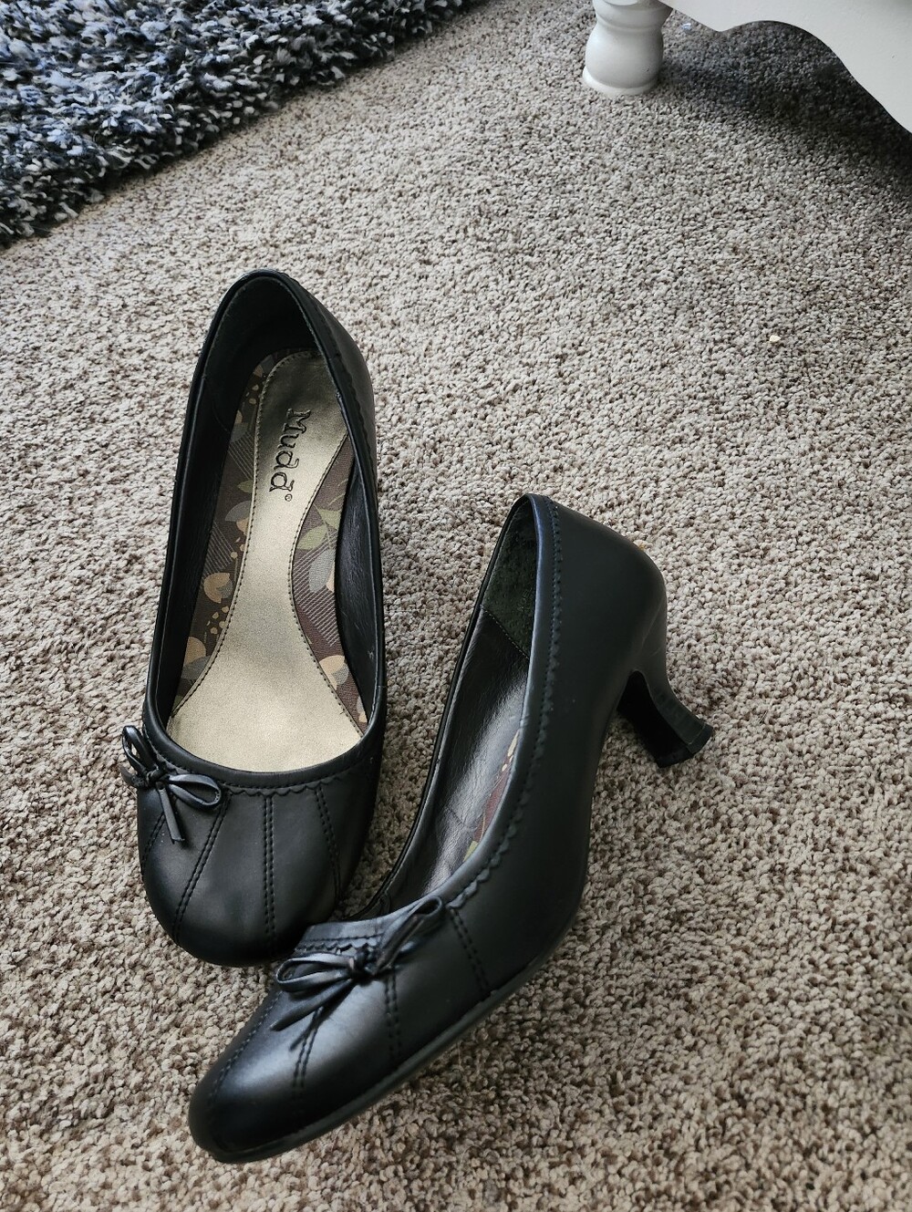 Mudd Black Low Heel Pumps with Front Bow Sz 9.5